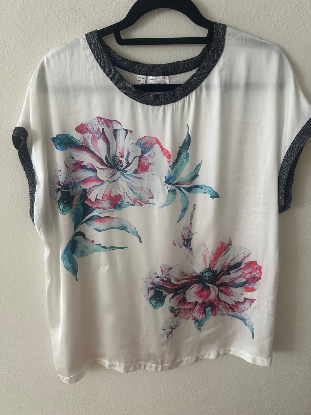 White Floral Short-Sleeve Tee with Metallic Trim